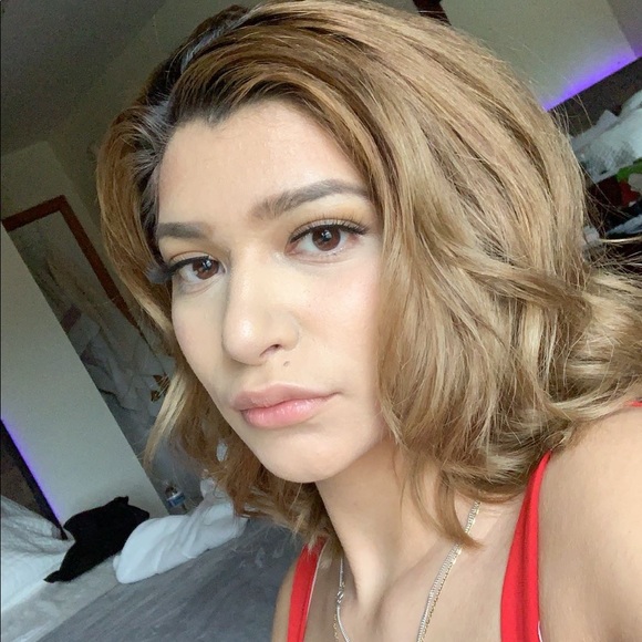 Meet your Posher, Britney - Picture 1 of 1